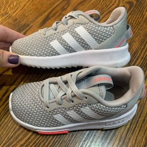 adidas racer 2.0 grey and pink sneaker